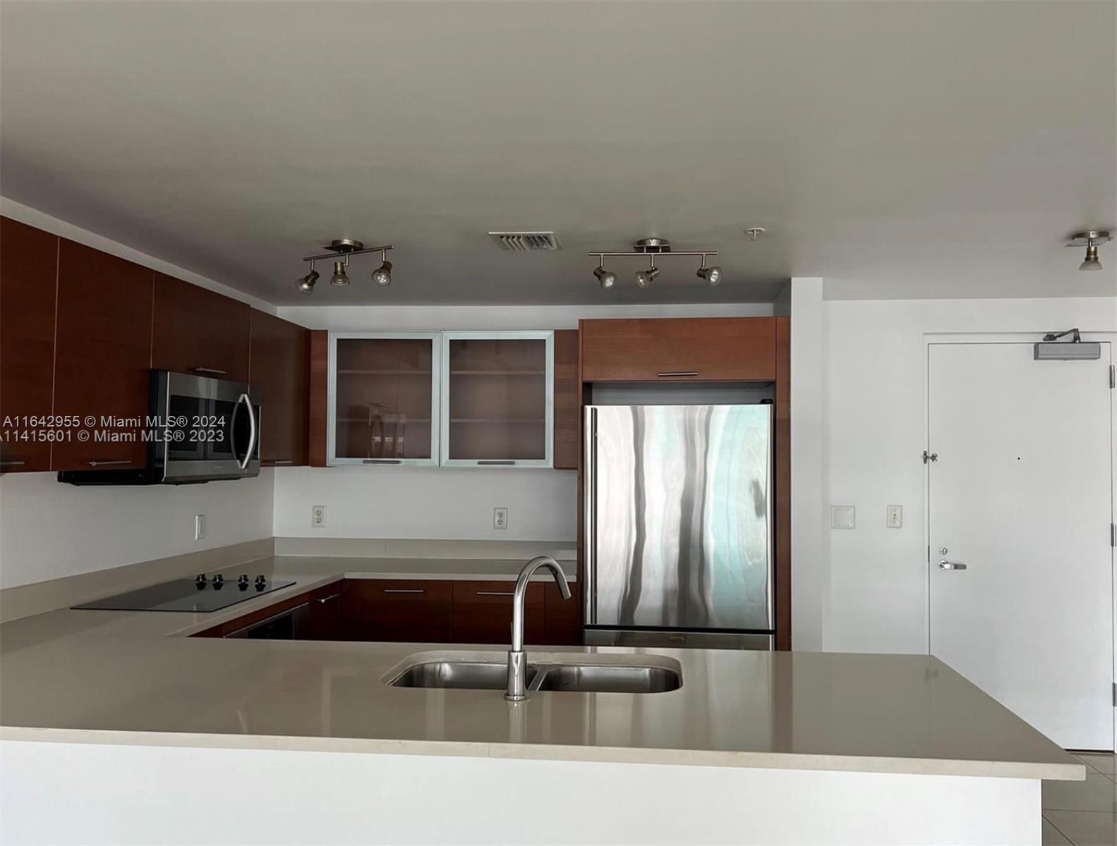 MIDBLOCK MIAMI CONDO - Residential Lease