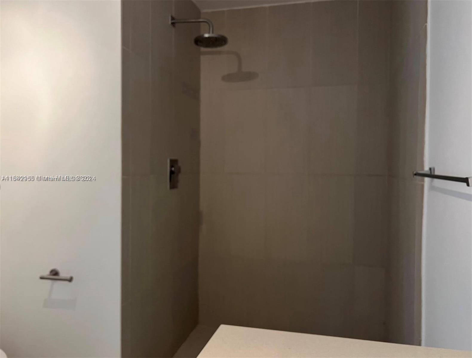 MIDBLOCK MIAMI CONDO - Residential Lease