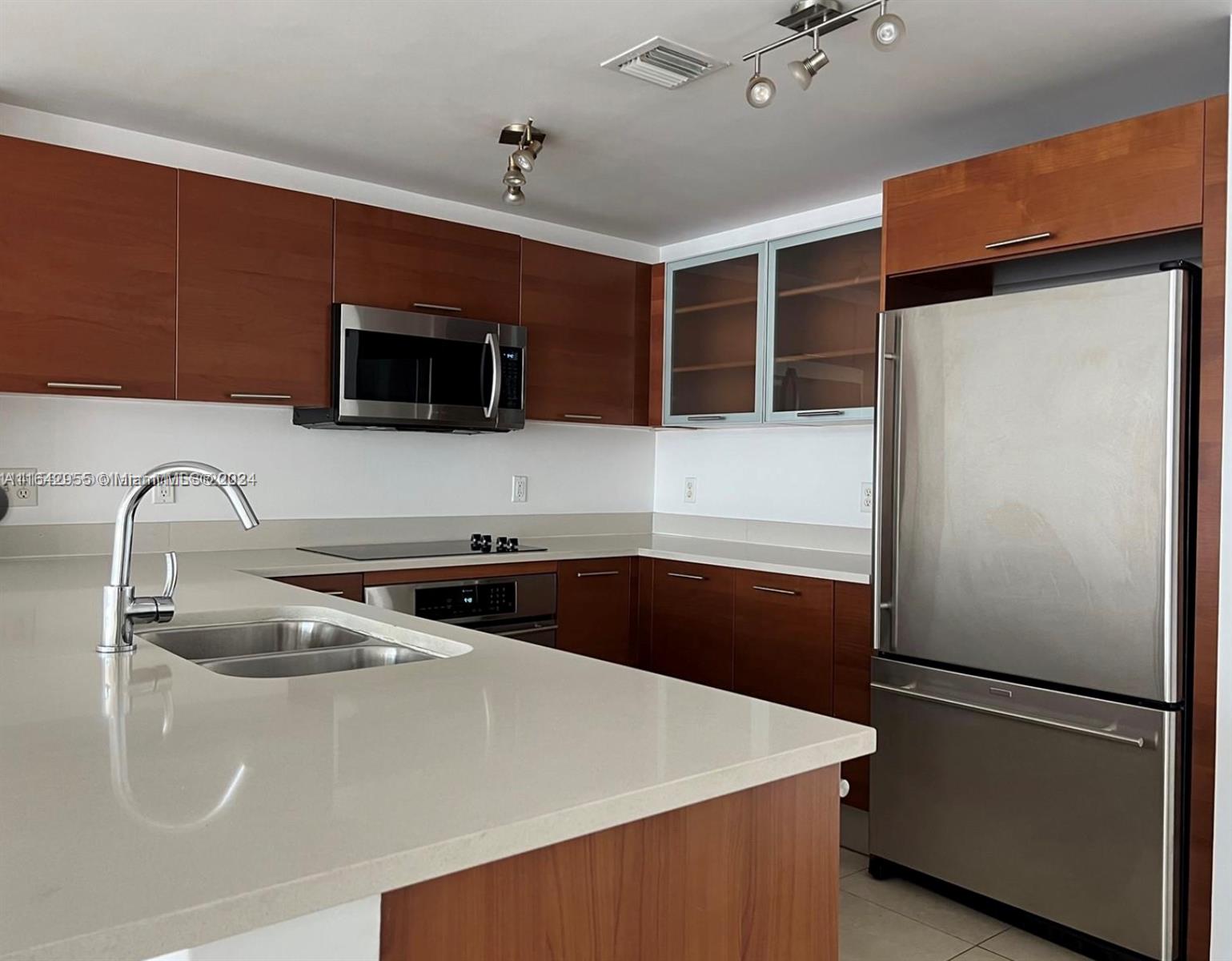 MIDBLOCK MIAMI CONDO - Residential Lease
