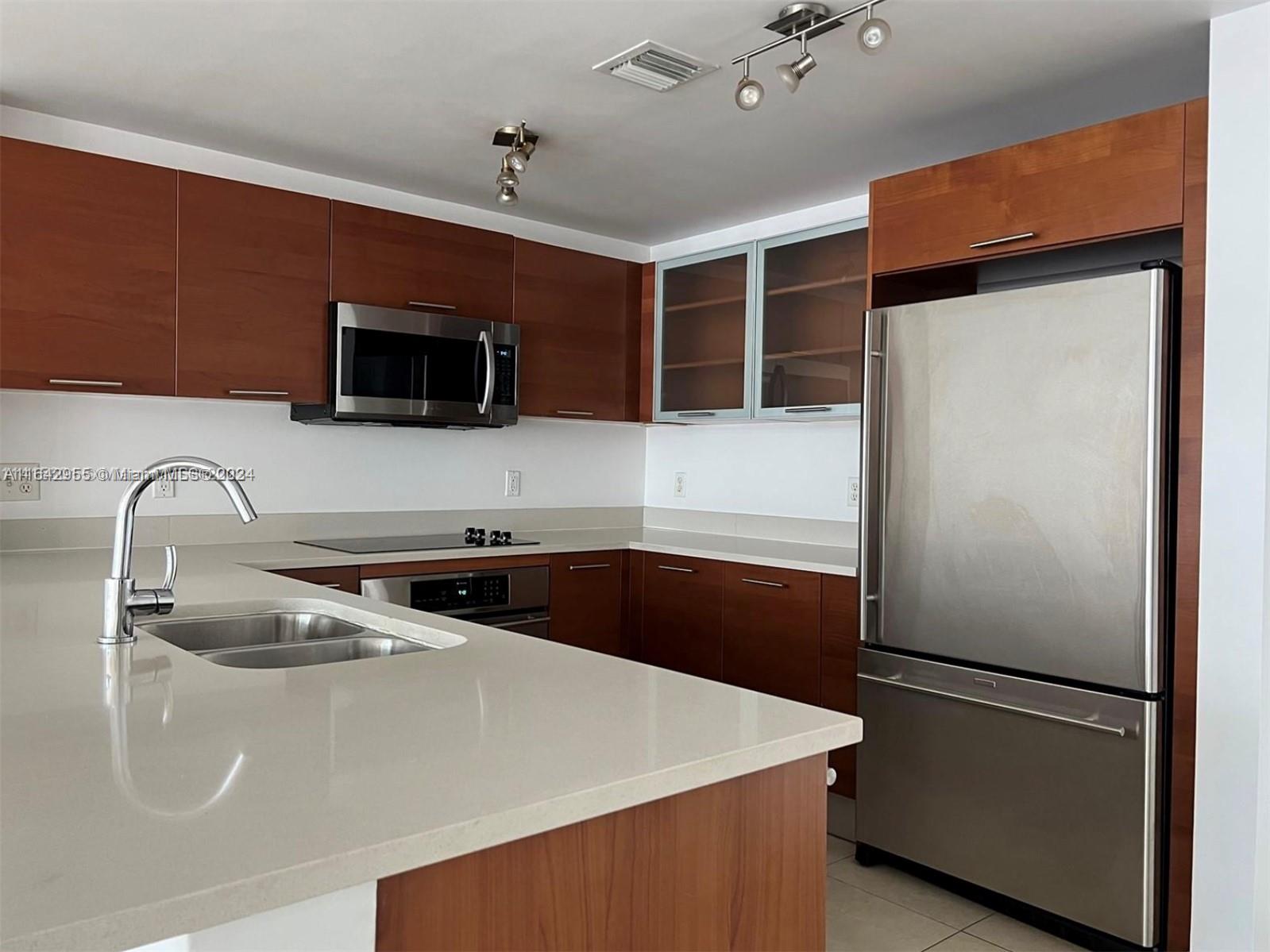MIDBLOCK MIAMI CONDO - Residential Lease