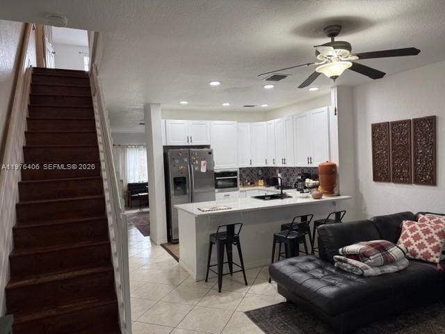 VERY NICE AND CONFORTABLE TOWNHOME, VERY WELL LOCATED WITH THE PROXIMITY TO THE TURN[PIKE, GROCERIES, RESTAURANTS AND SCHOOLS.
FRESHLY PAINTED WITH NEW APPLIANCES, CERAMIC FLOOR DOWNSTAIR AND LAMINATED FLOOR IN THE  3 BEDROOMS WITH 2 1/2 BATHROOMS.  PLENTY OF AMENITIES INCLUDING TENNIS COURT, GYM,
CHILDREN'S PLAYGROUND, POOL, ETC. 
MUST COME TO SEE IT AND COMPARE!!!!!!!!!!!!!!