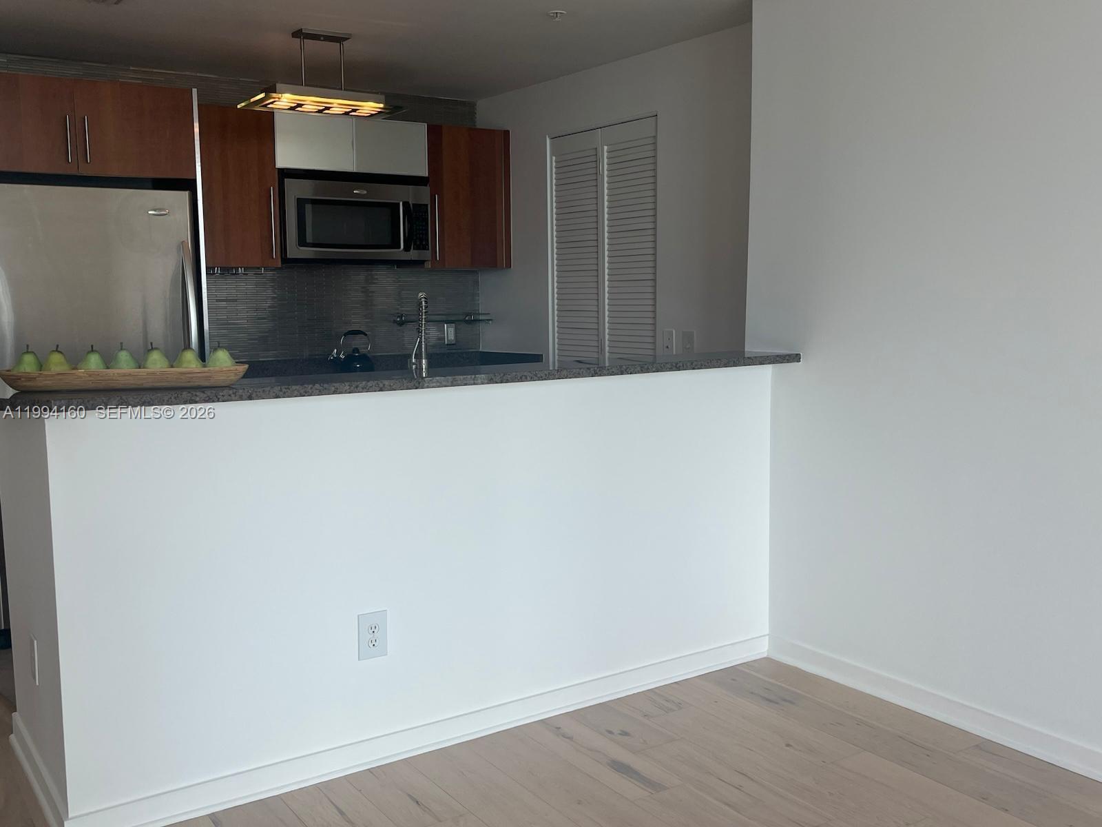 MET 1 CONDO - Residential