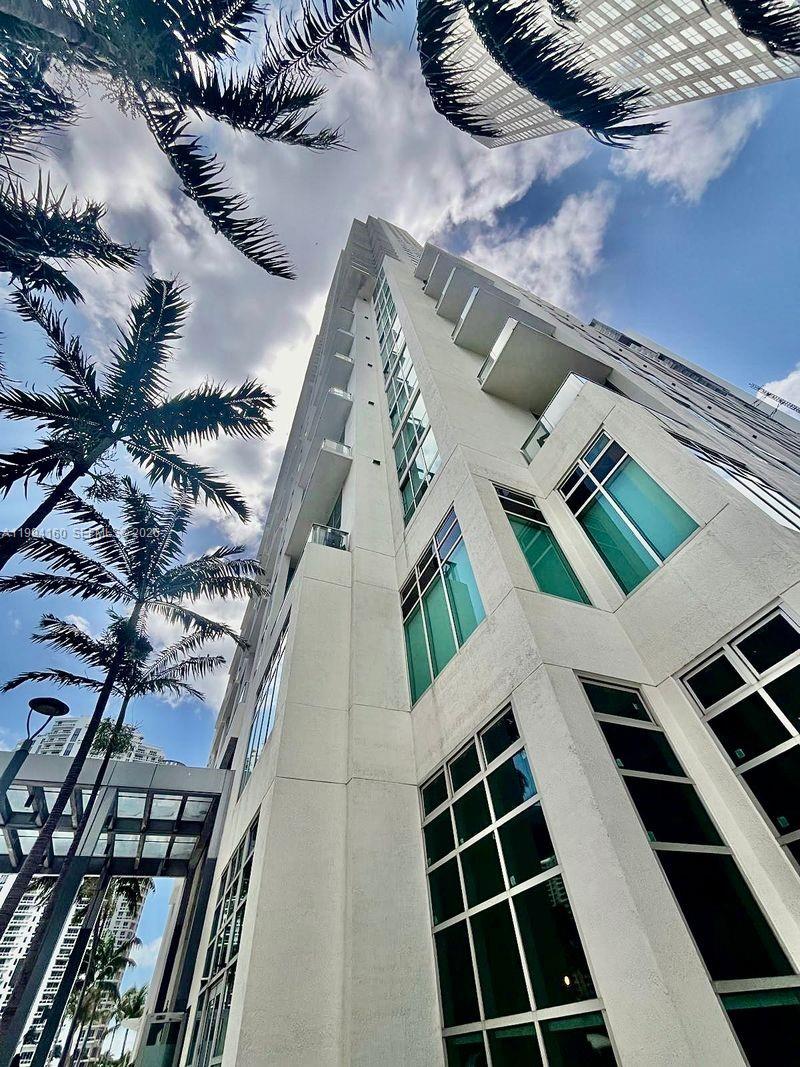 MET 1 CONDO - Residential