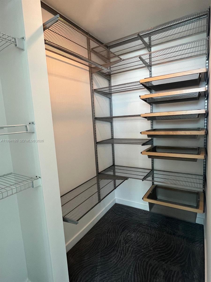 MET 1 CONDO - Residential