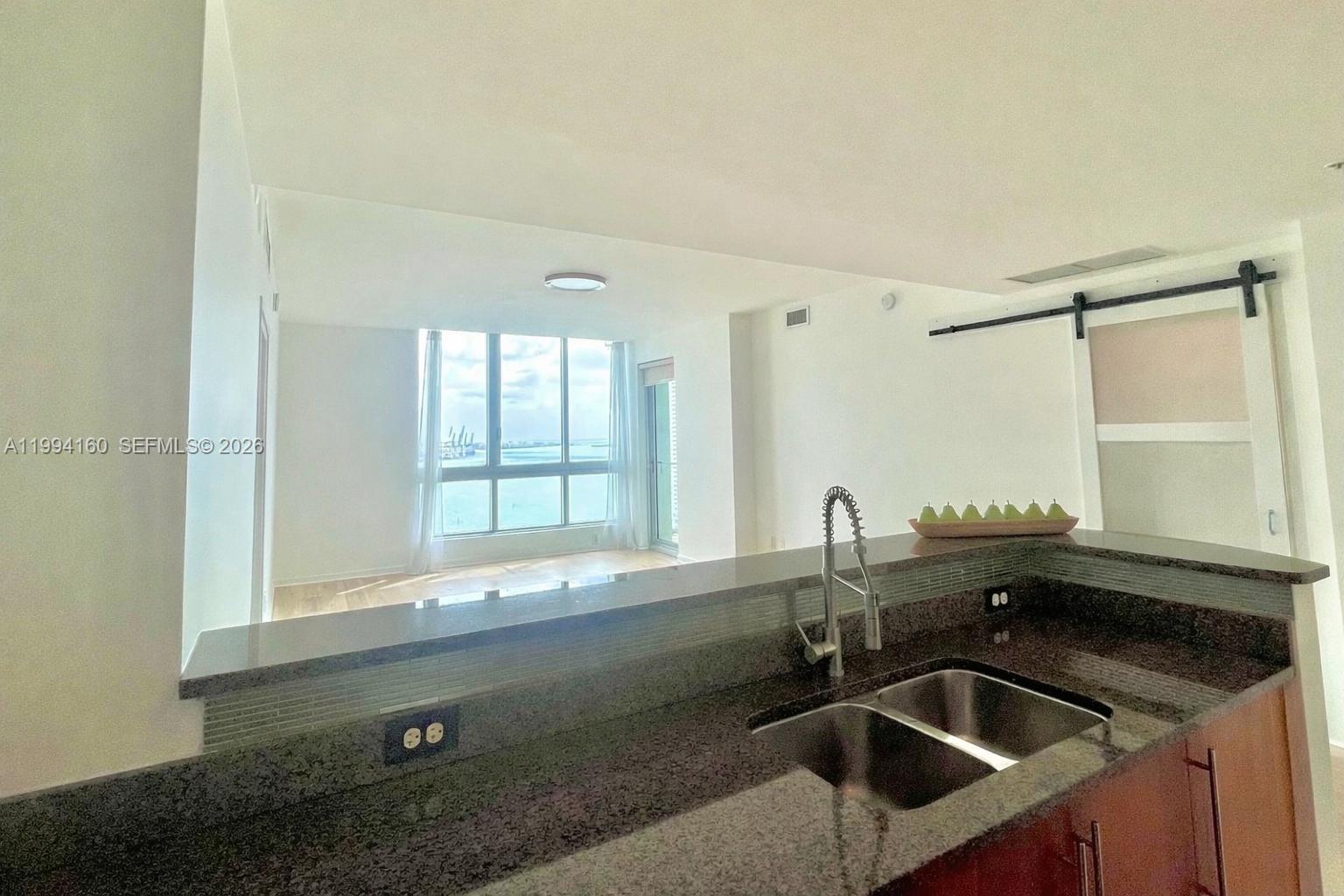 MET 1 CONDO - Residential