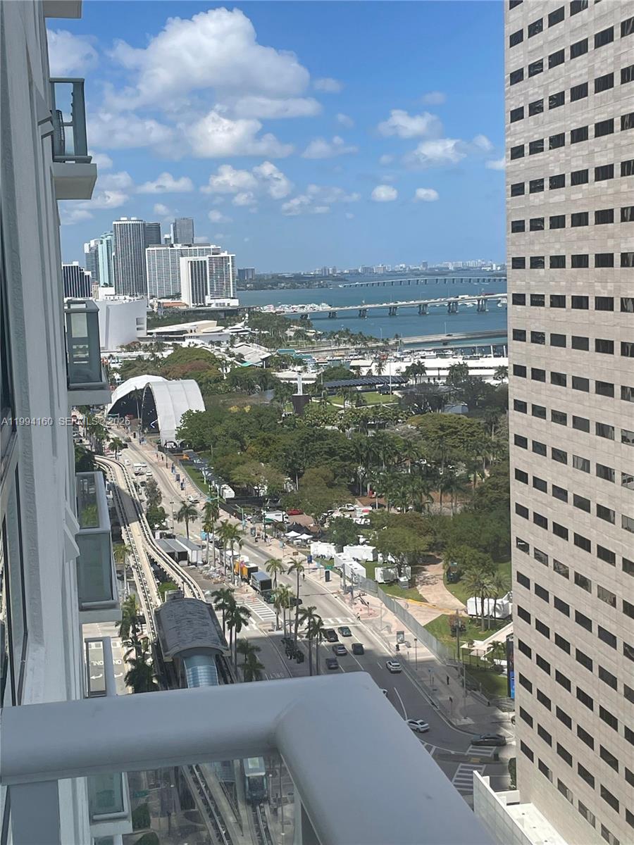 MET 1 CONDO - Residential