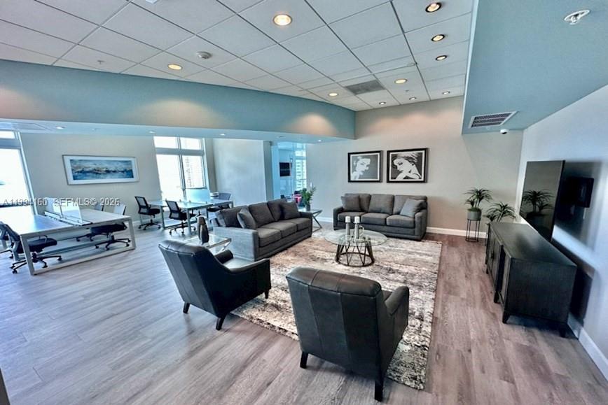 MET 1 CONDO - Residential