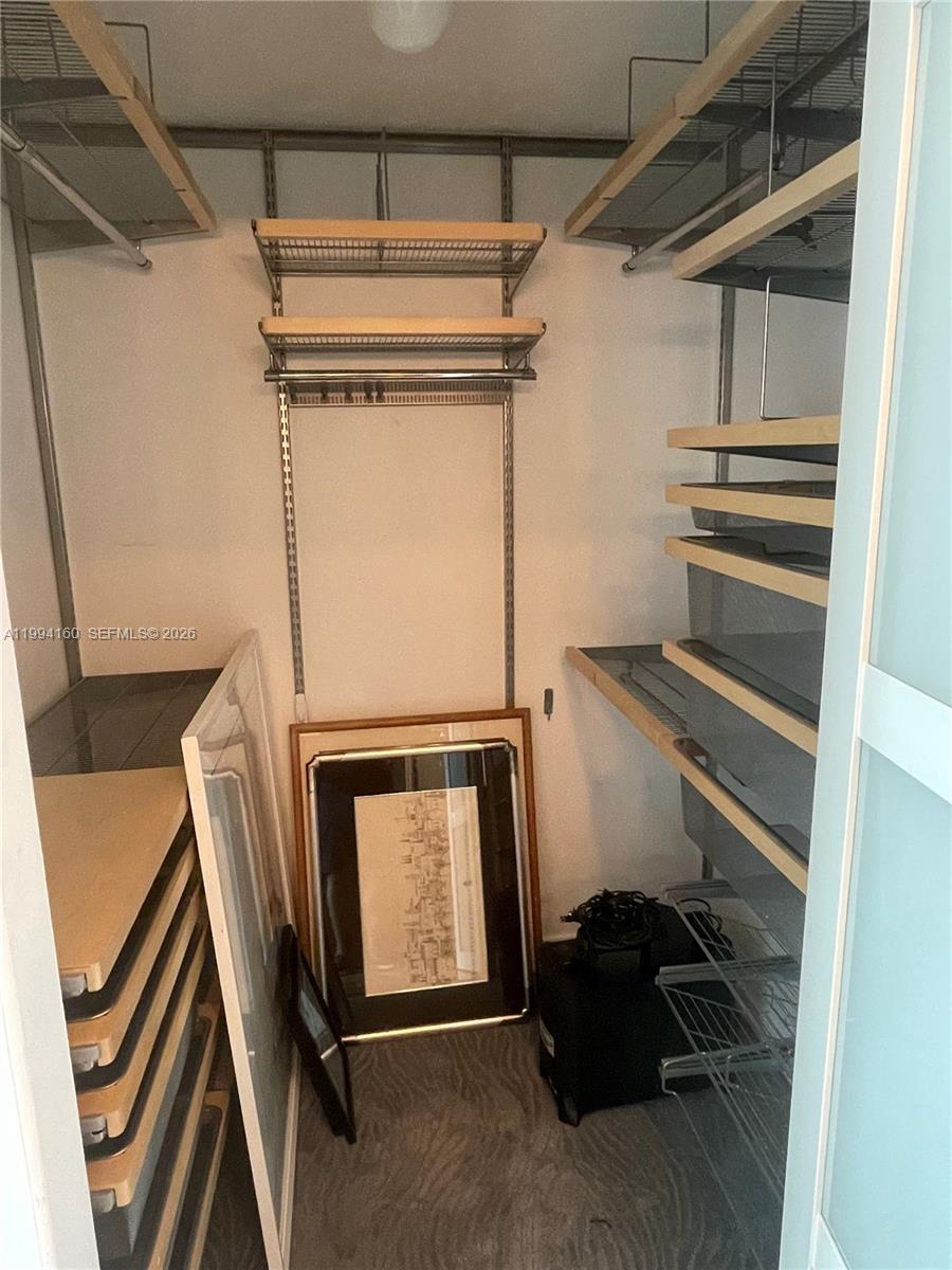 MET 1 CONDO - Residential