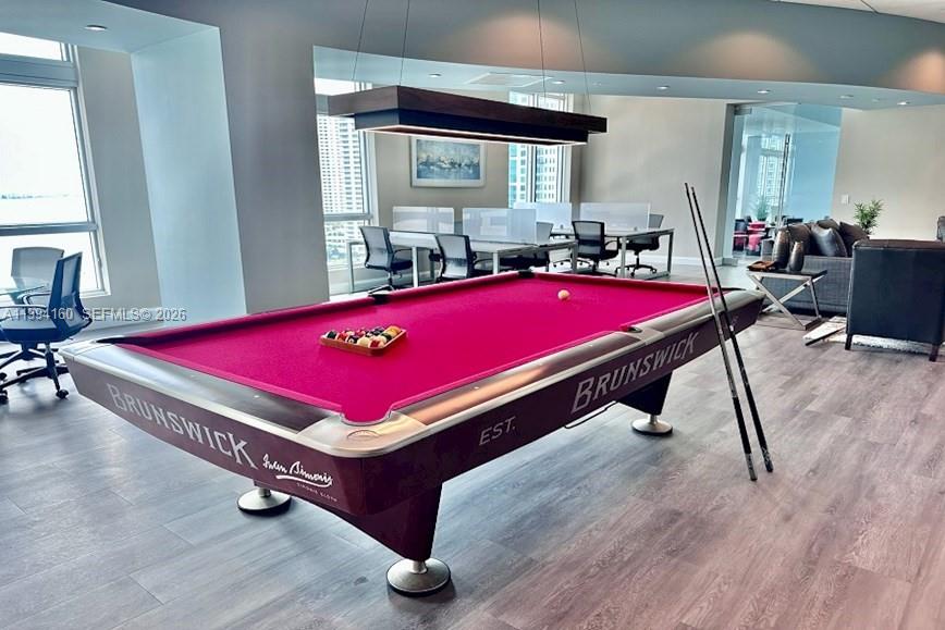 MET 1 CONDO - Residential