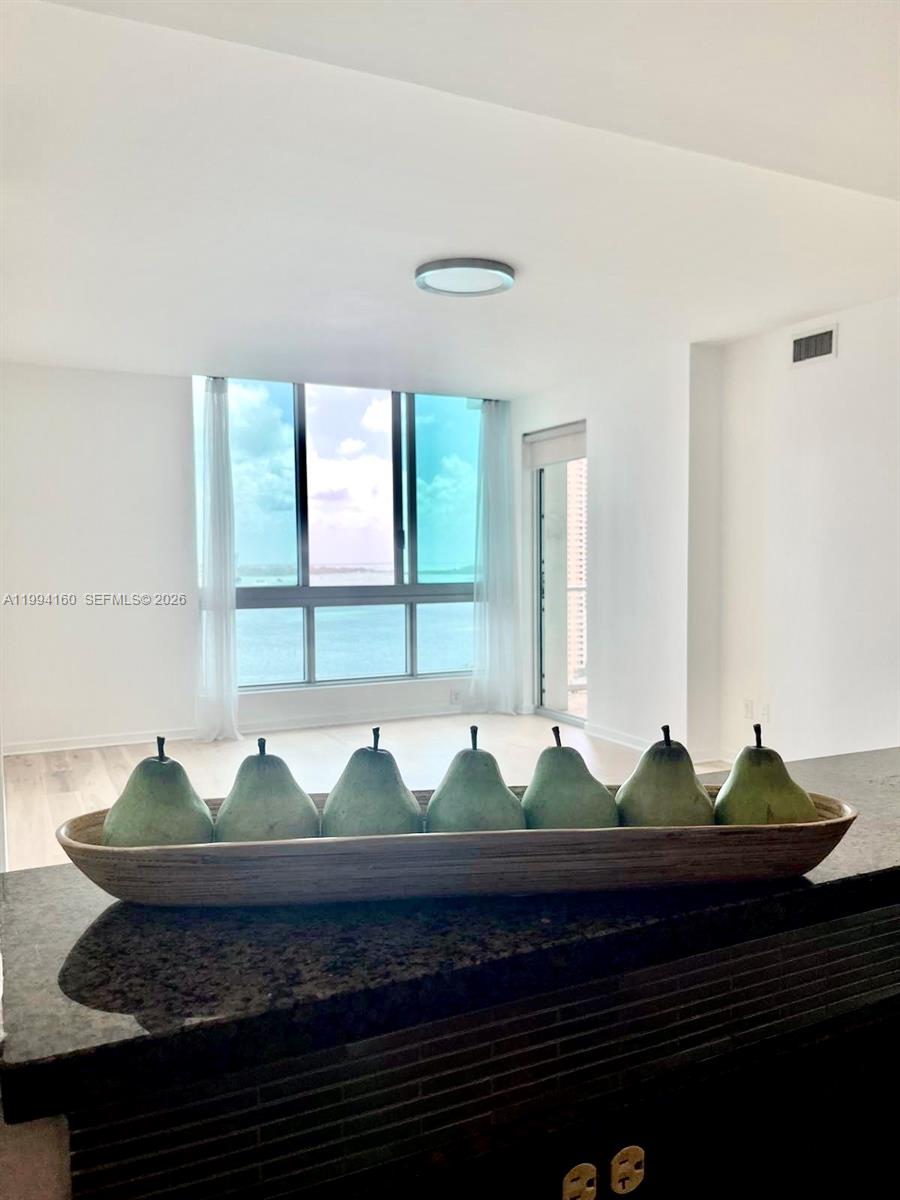 MET 1 CONDO - Residential