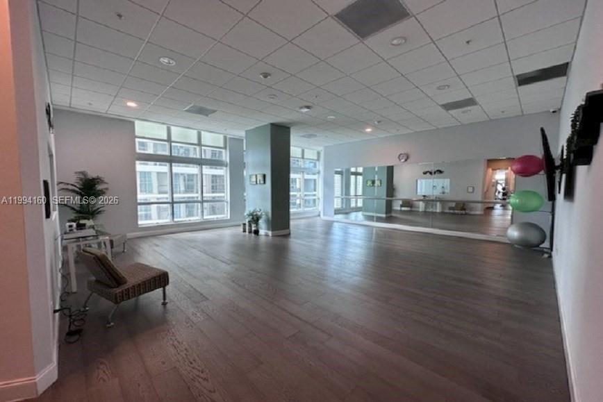 MET 1 CONDO - Residential