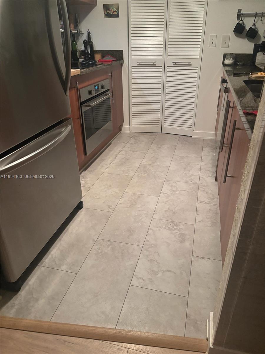 MET 1 CONDO - Residential