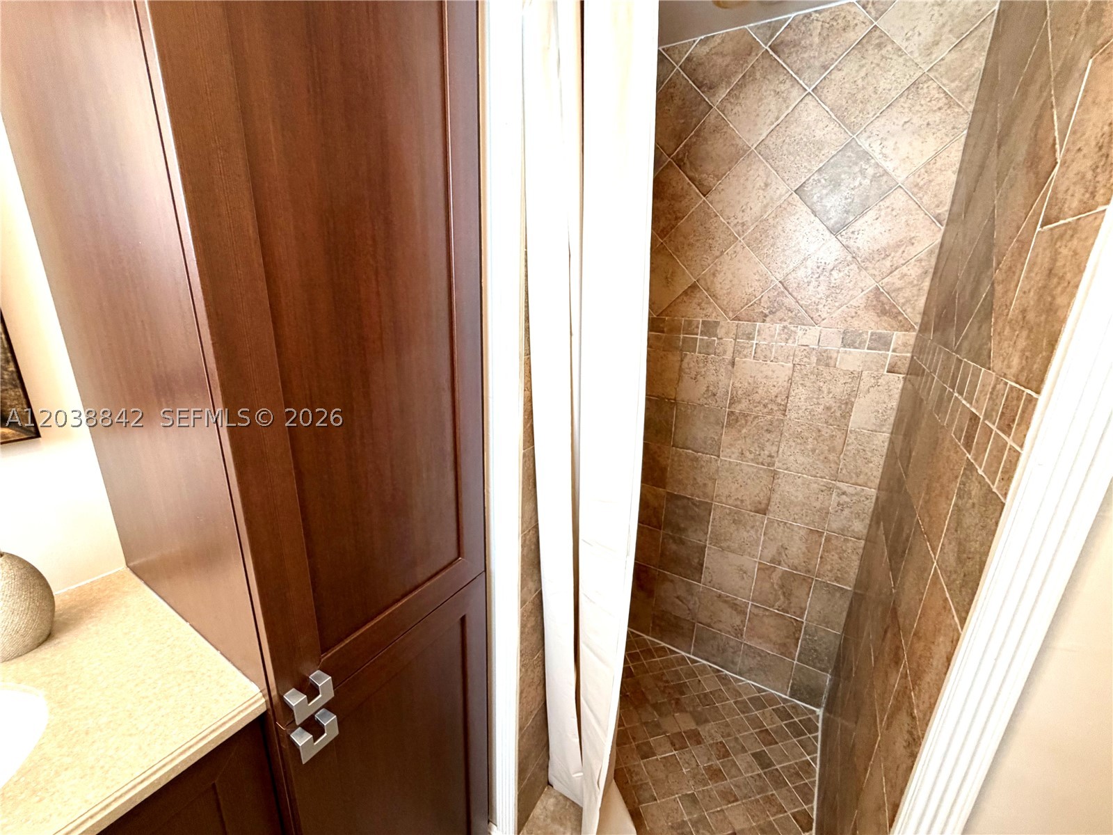 ISLANDS-MARTINIQUE CONDO - Residential Lease