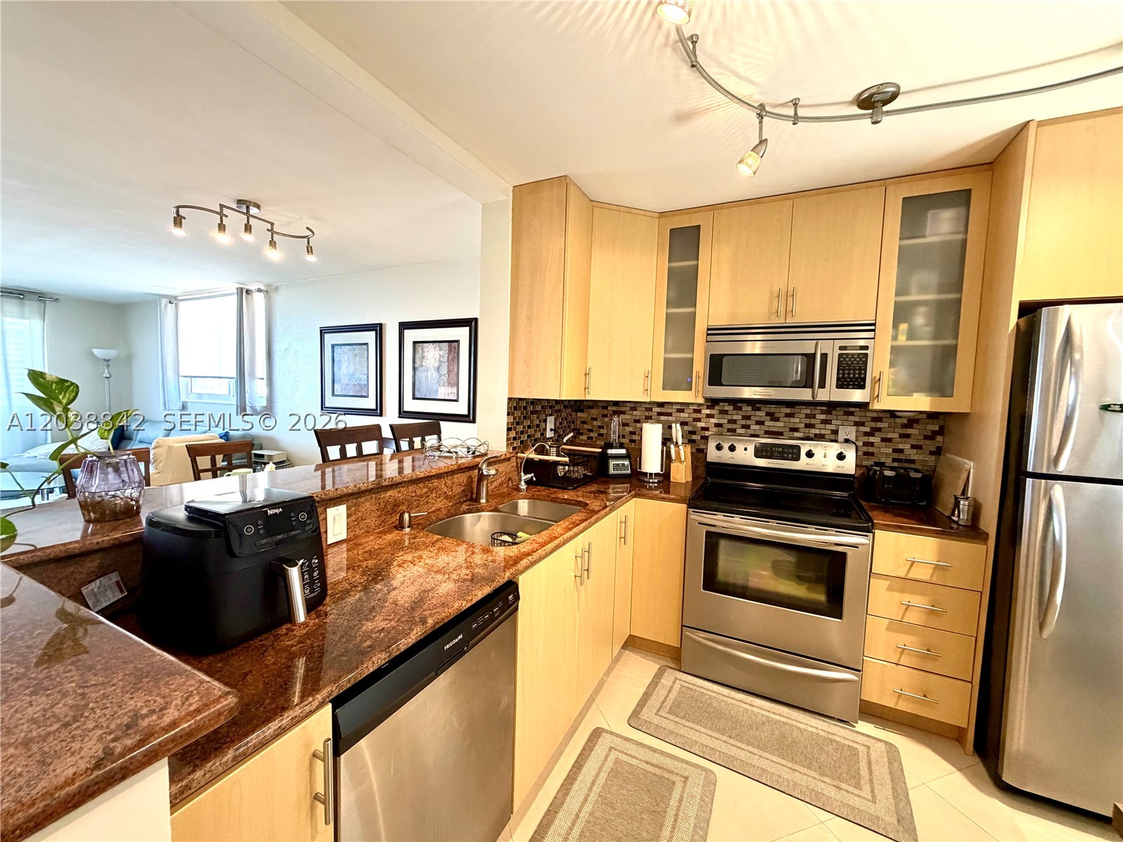ISLANDS-MARTINIQUE CONDO - Residential Lease