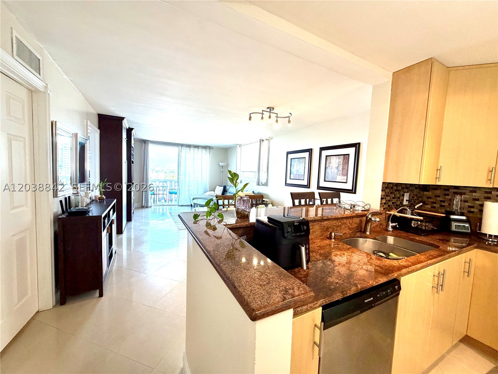 ISLANDS-MARTINIQUE CONDO - Residential Lease