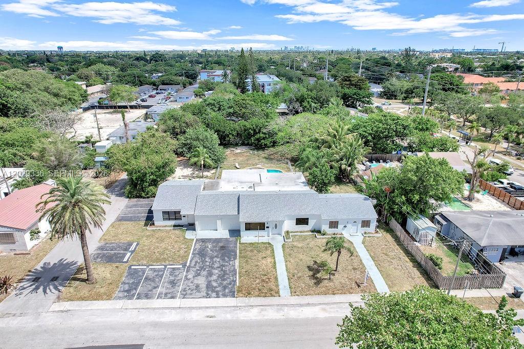 HOLLYWOOD LITTLE RANCHES - Residential Lease
