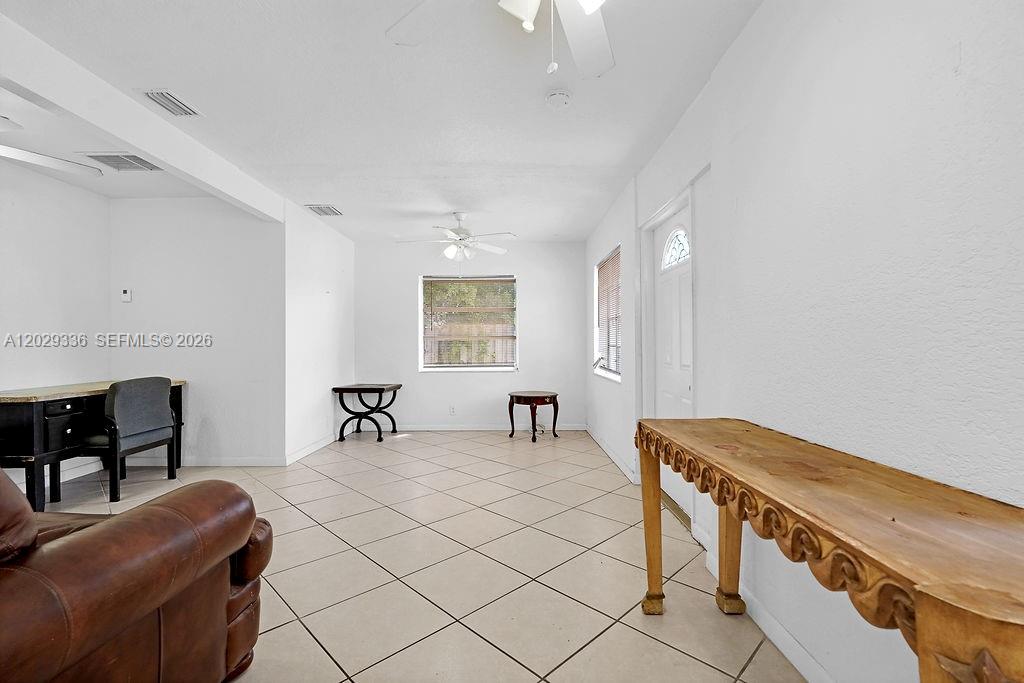 HOLLYWOOD LITTLE RANCHES - Residential Lease