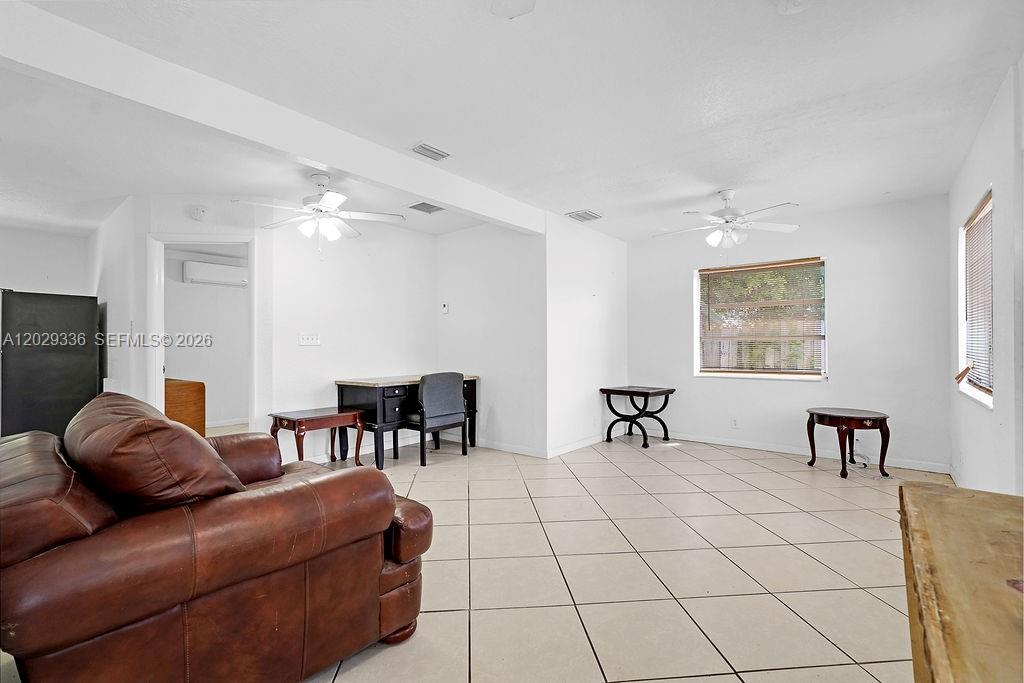 HOLLYWOOD LITTLE RANCHES - Residential Lease