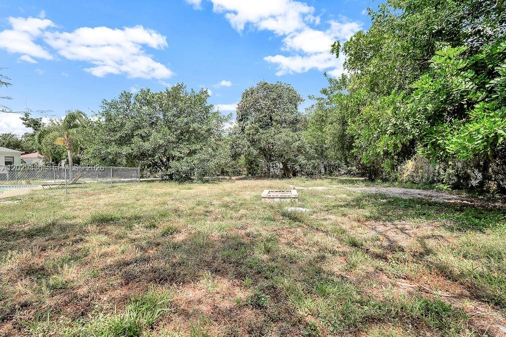 HOLLYWOOD LITTLE RANCHES - Residential Lease