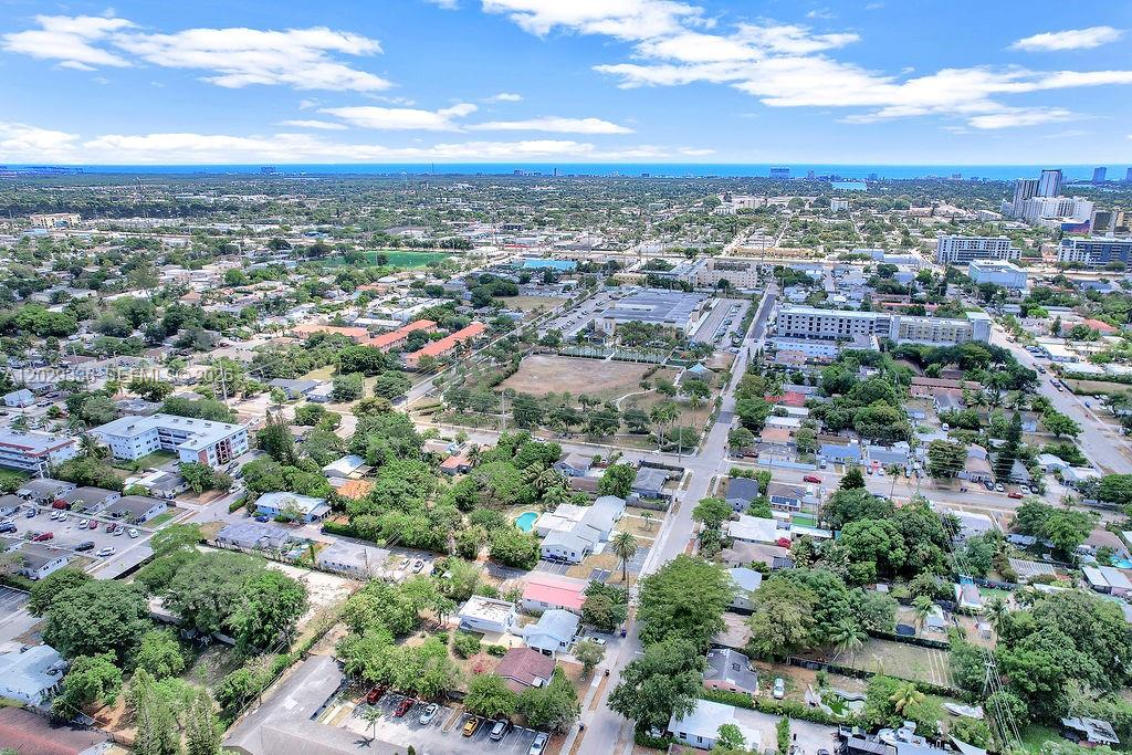 HOLLYWOOD LITTLE RANCHES - Residential Lease