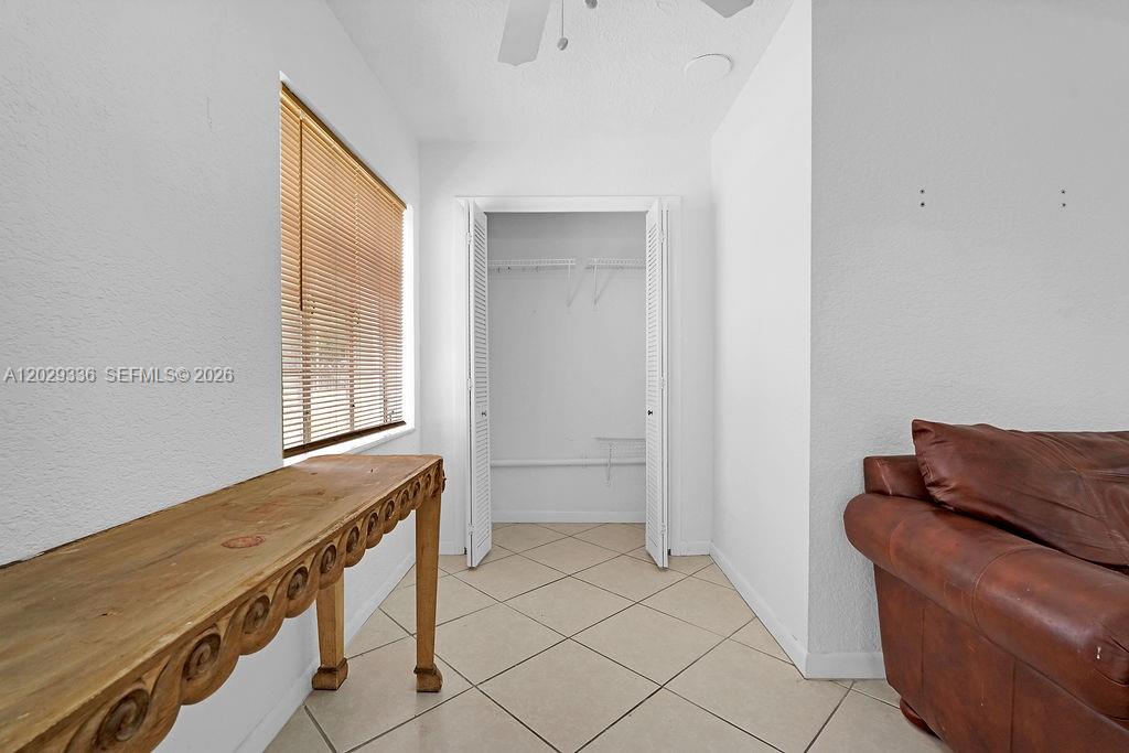 HOLLYWOOD LITTLE RANCHES - Residential Lease