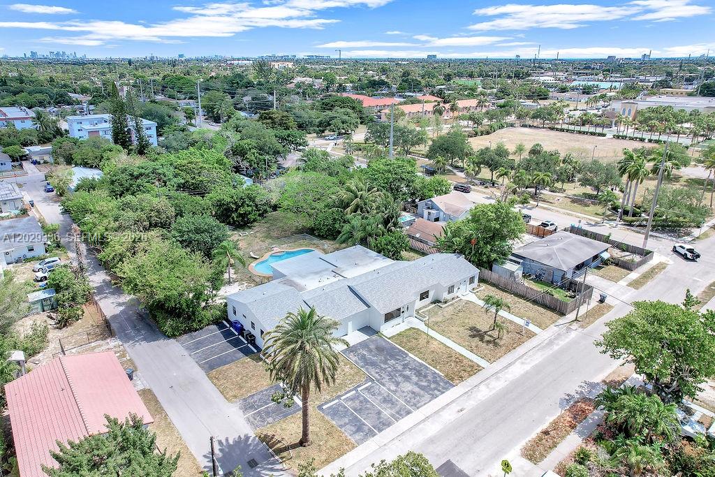 HOLLYWOOD LITTLE RANCHES - Residential Lease