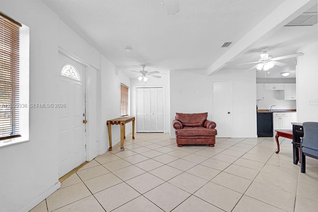 HOLLYWOOD LITTLE RANCHES - Residential Lease