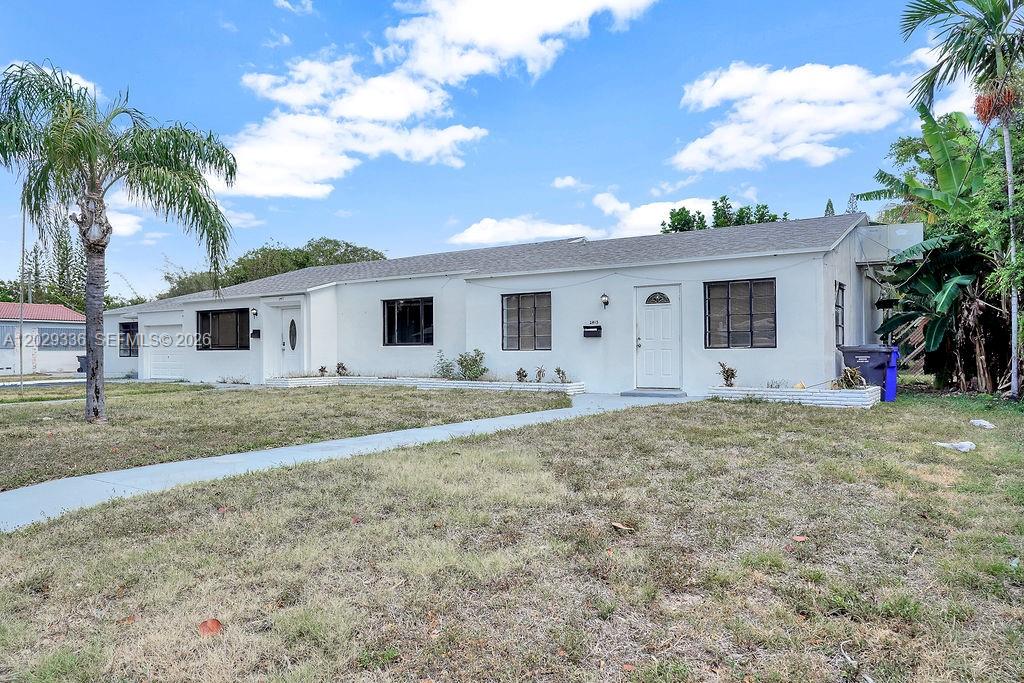 HOLLYWOOD LITTLE RANCHES - Residential Lease