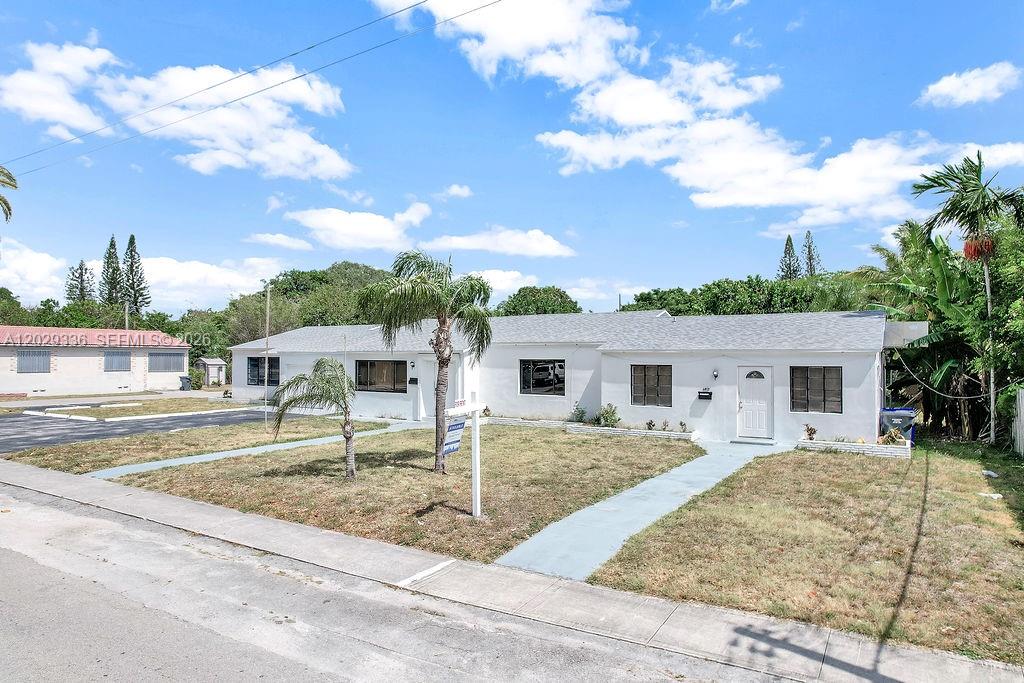 HOLLYWOOD LITTLE RANCHES - Residential Lease