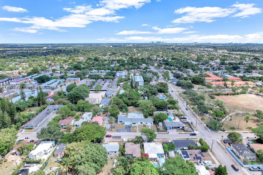 HOLLYWOOD LITTLE RANCHES - Residential Lease