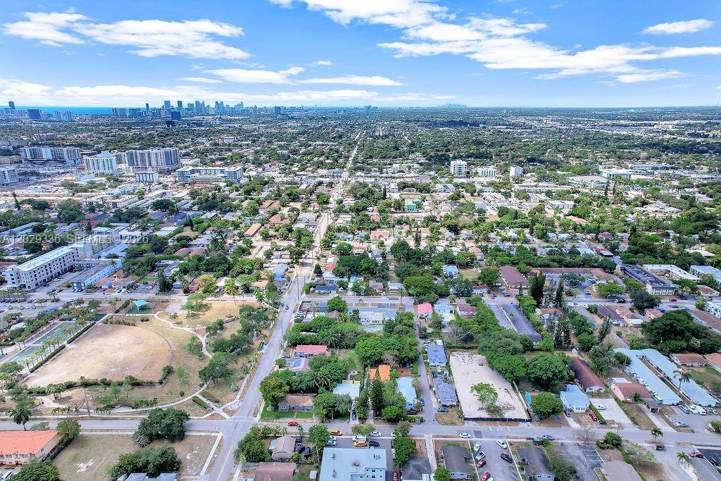 HOLLYWOOD LITTLE RANCHES - Residential Lease