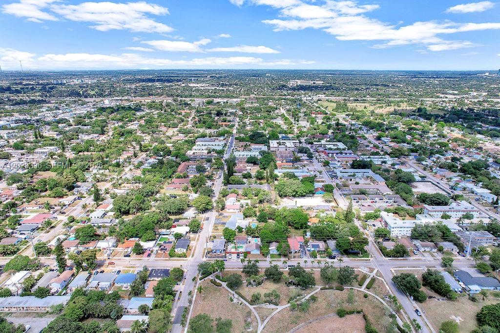 HOLLYWOOD LITTLE RANCHES - Residential Lease