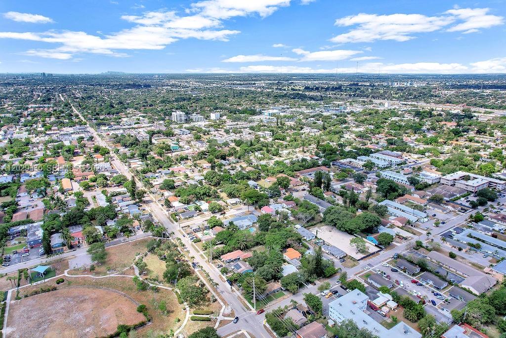 HOLLYWOOD LITTLE RANCHES - Residential Lease