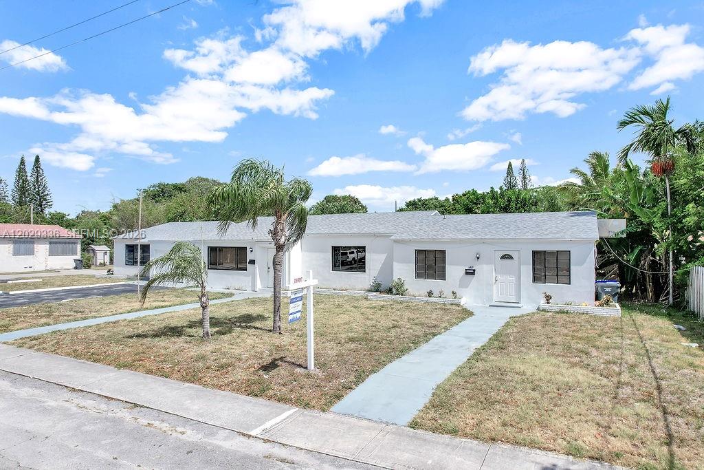 HOLLYWOOD LITTLE RANCHES - Residential Lease