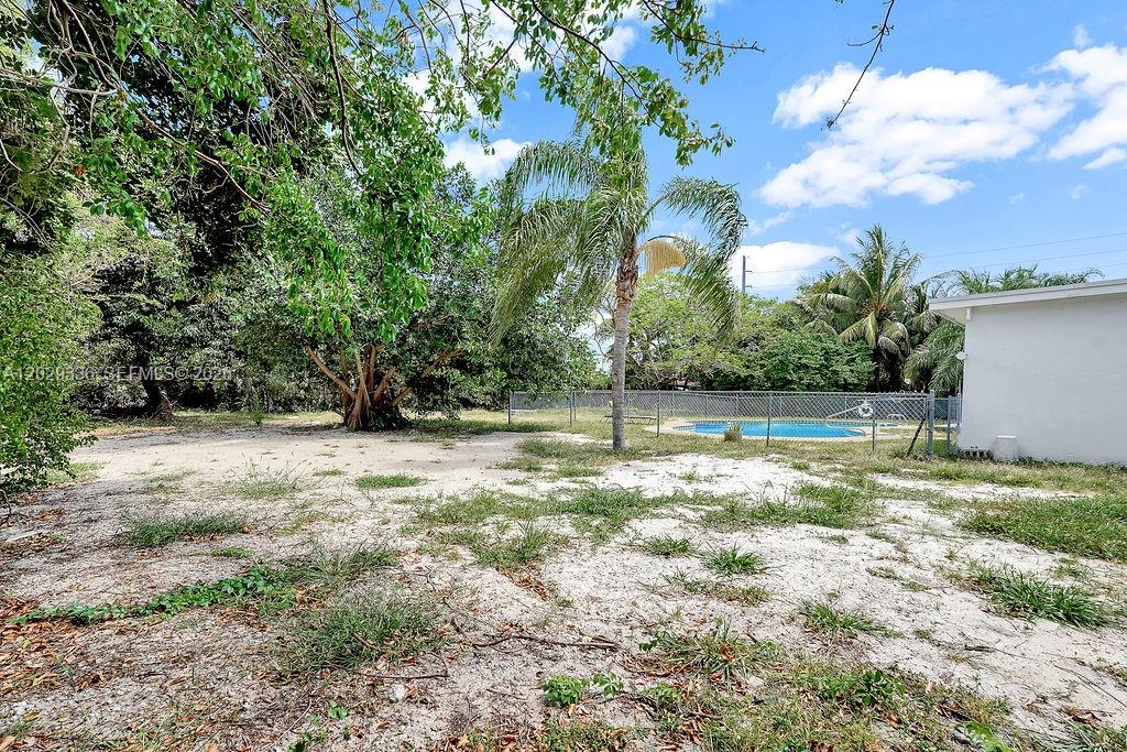 HOLLYWOOD LITTLE RANCHES - Residential Lease