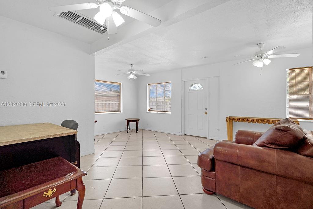 HOLLYWOOD LITTLE RANCHES - Residential Lease