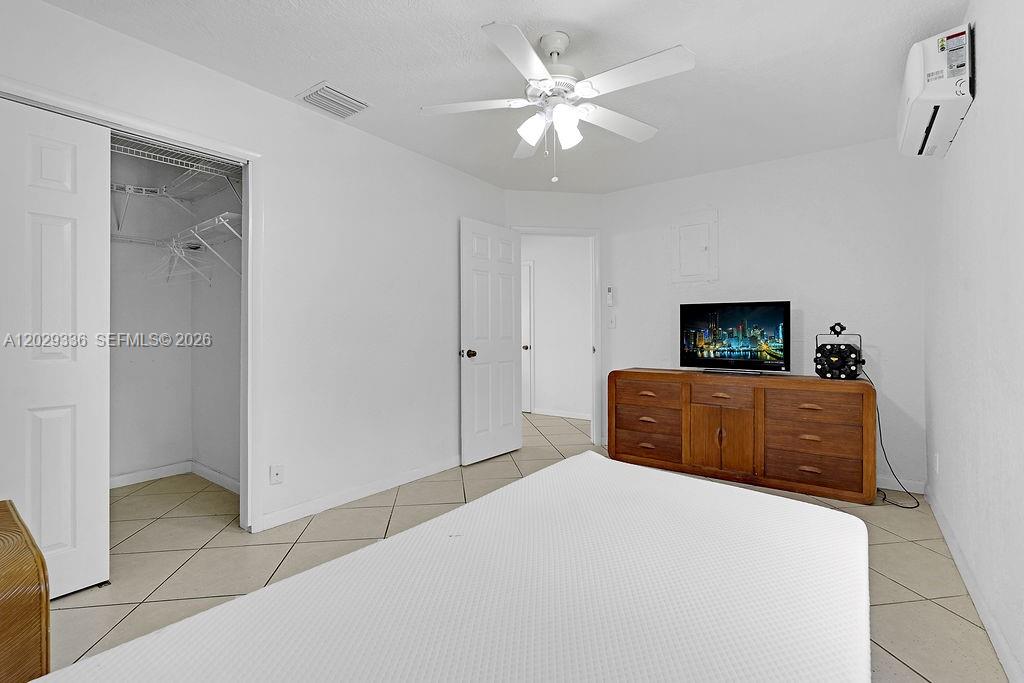 HOLLYWOOD LITTLE RANCHES - Residential Lease