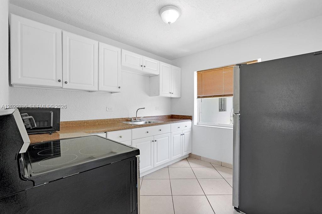 HOLLYWOOD LITTLE RANCHES - Residential Lease