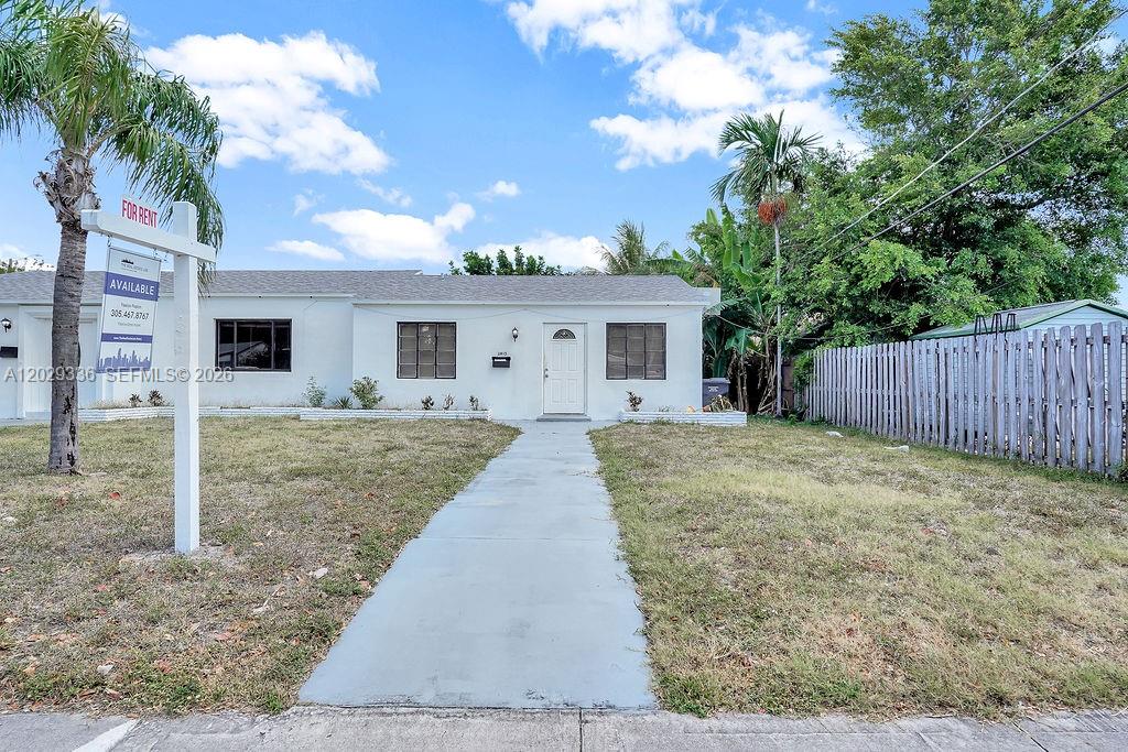 HOLLYWOOD LITTLE RANCHES - Residential Lease
