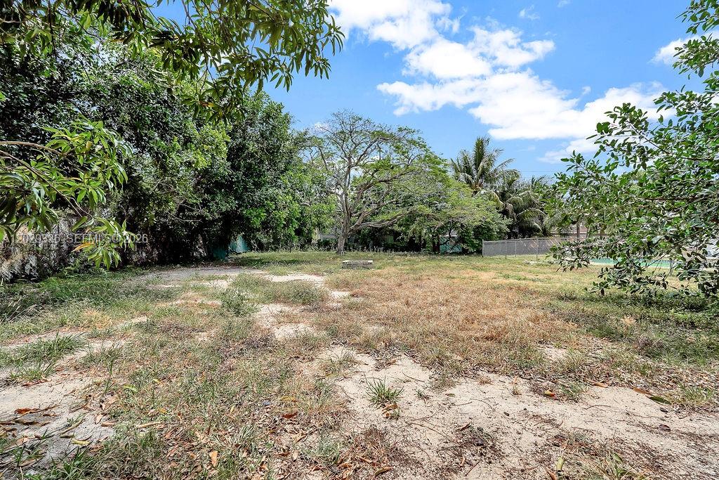 HOLLYWOOD LITTLE RANCHES - Residential Lease