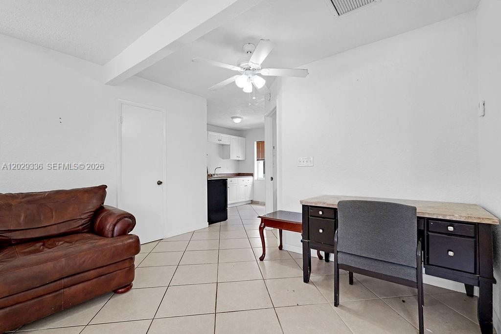 HOLLYWOOD LITTLE RANCHES - Residential Lease