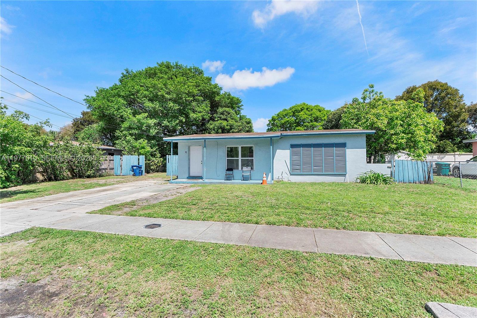 Gorgeous Three bedroom home  in quiet Fort Lauderdale community. Perfect for FHA. Minutes away from Down Town Fort Lauderdale Las Olas!
