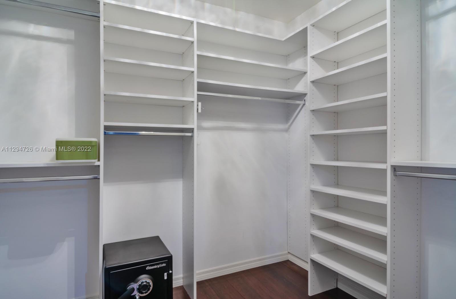 WESTLAKE VILLAGE PLAT - Residential Lease