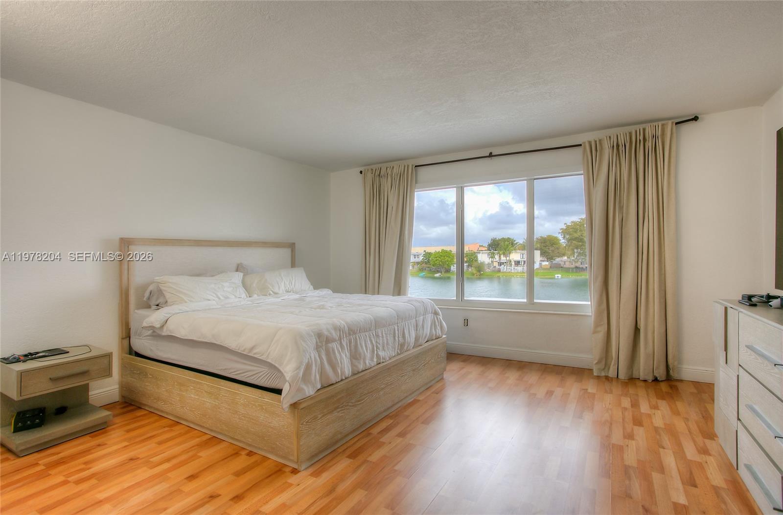 FLAMINGO LAKE - Residential