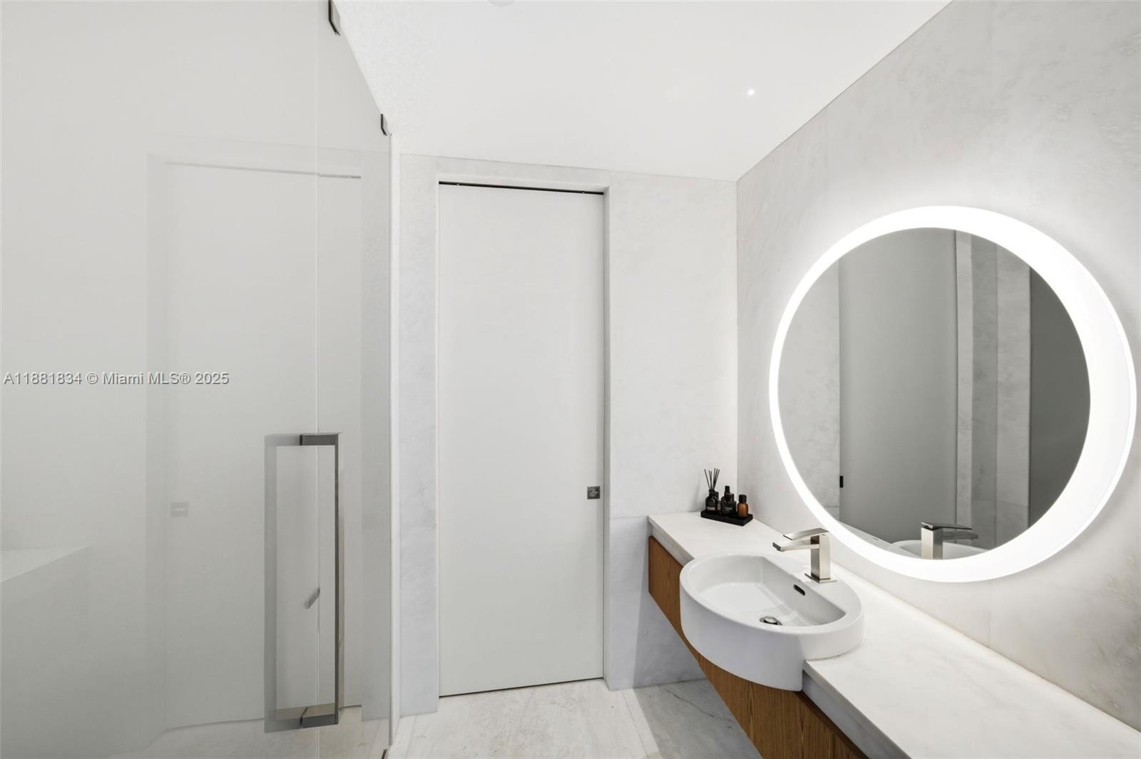 CONTINUUM ON SOUTH BEACH - Residential