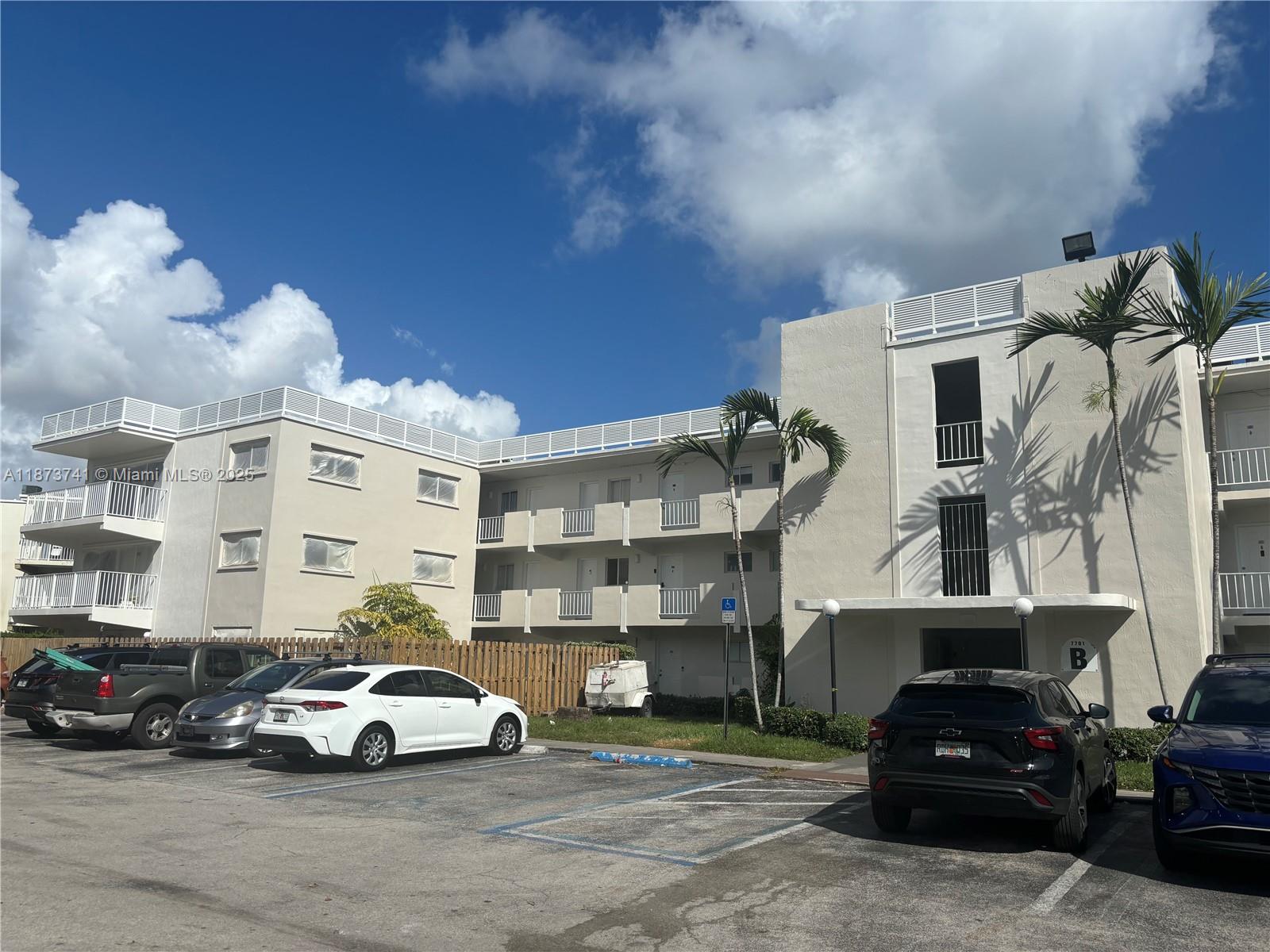 PARADISE AT DADELAND COND - Residential