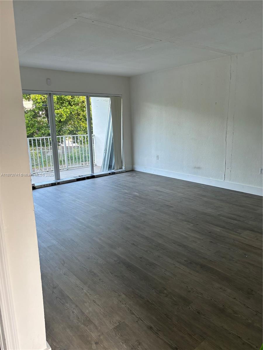 PARADISE AT DADELAND COND - Residential