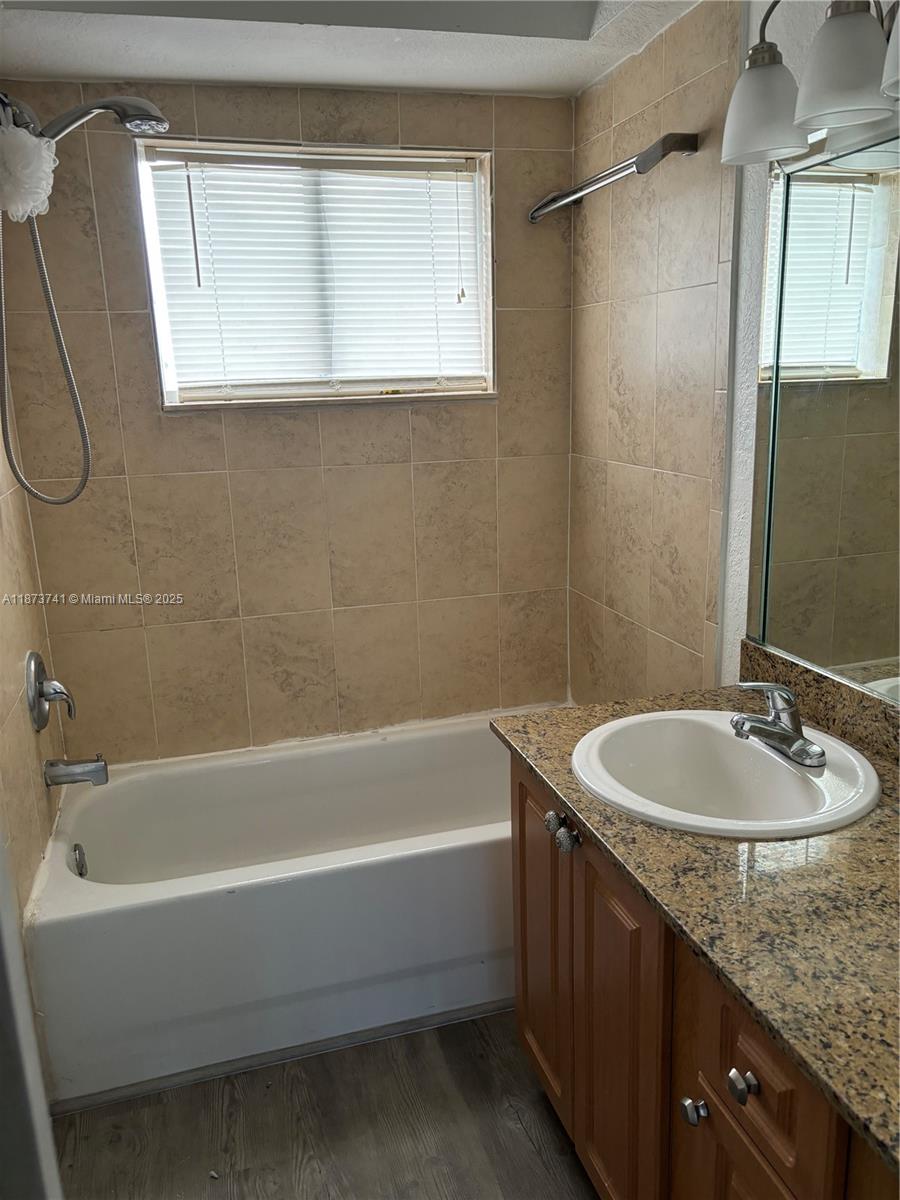 PARADISE AT DADELAND COND - Residential