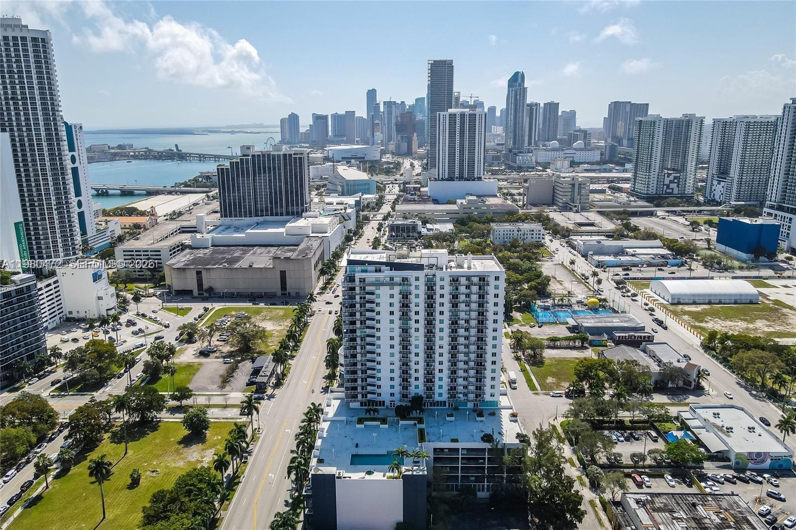 1800 BISCAYNE PLAZA CONDO - Residential