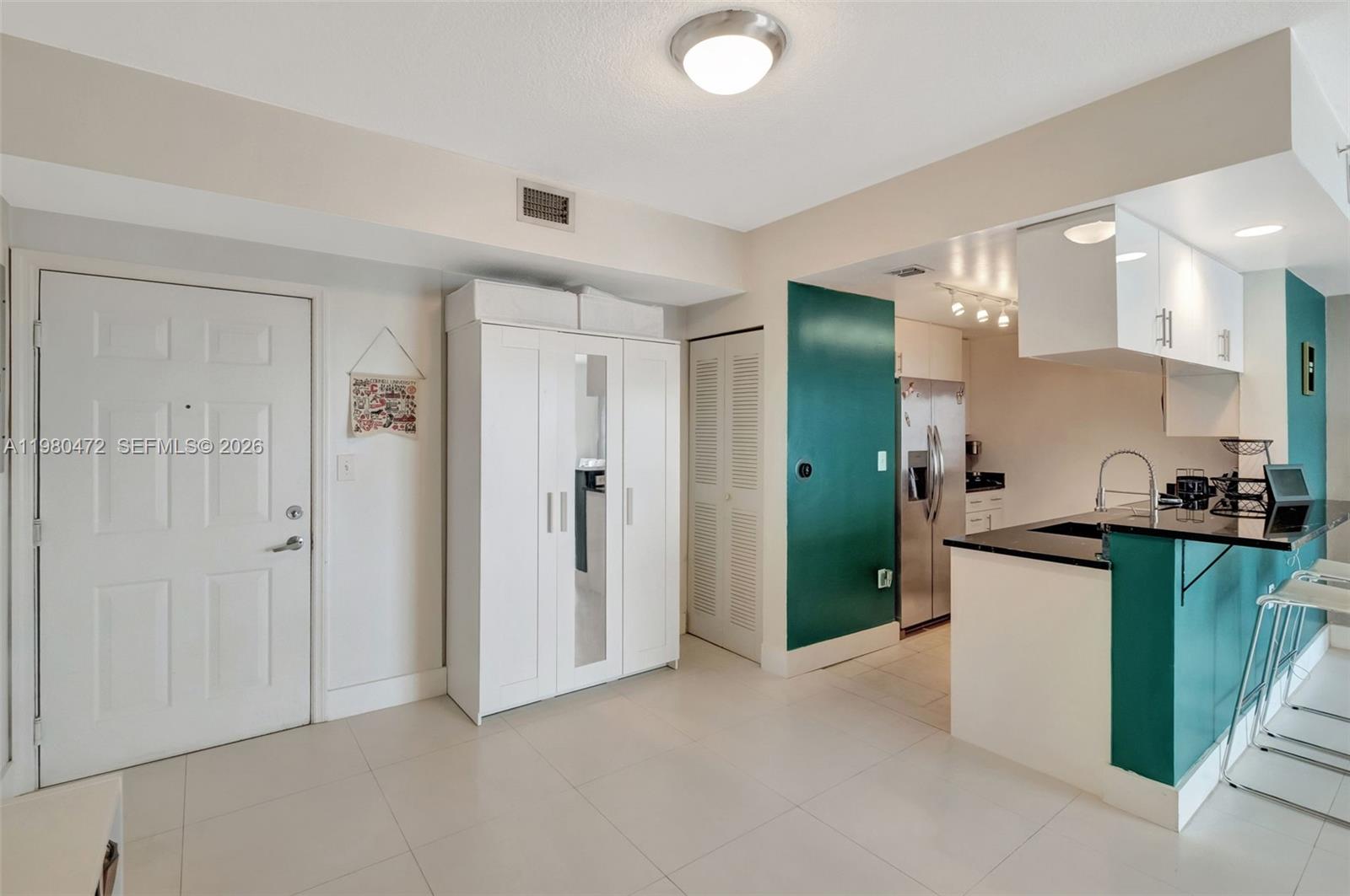 1800 BISCAYNE PLAZA CONDO - Residential